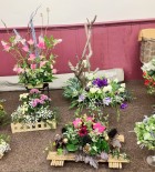 Flower arranging led by Lynne Christmas 2022 - photo 3